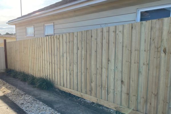 fence supply and installation near Werribee and Hoppers Crossing VIC